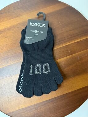 ToeSox Club Pilates 100 Grip Socks Low Rise Full Toe Black Size Small NWT